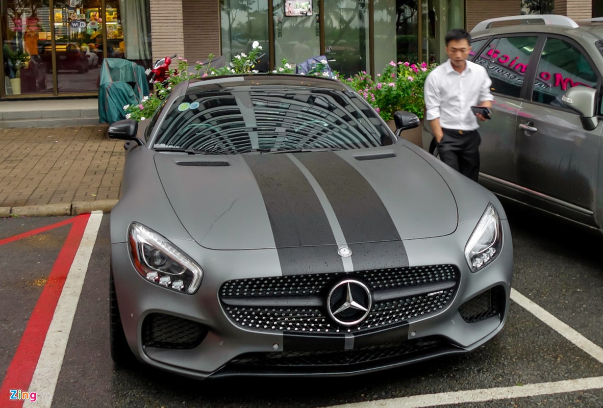 Cuong Do La do Mercedes GTS phong cach &quot;bom tan&quot;